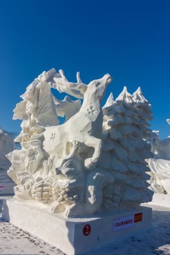 斯大林公园的三省一地职工雪雕比赛