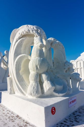 斯大林公园的三省一地职工雪雕比赛