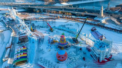 群力德嘉码头冰雪景观制作中