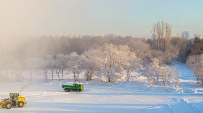 太阳岛雪博会雪雕制作中