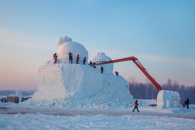 建设中的冰雪欢乐岛