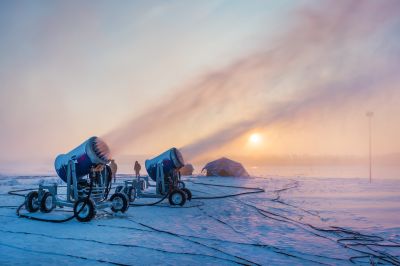 建设中的冰雪欢乐岛