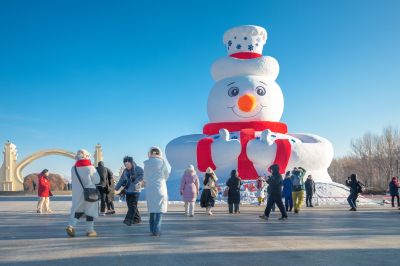 太阳岛广场大雪人
