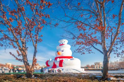 太阳岛广场大雪人