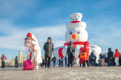 太阳岛广场大雪人