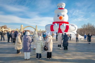 太阳岛广场大雪人