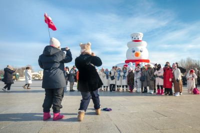 太阳岛广场大雪人