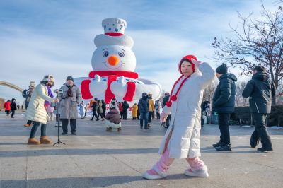 太阳岛广场大雪人