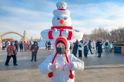太阳岛广场大雪人
