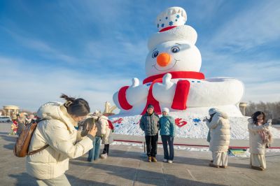 太阳岛广场大雪人