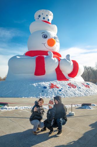 太阳岛广场大雪人