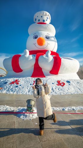 太阳岛广场大雪人