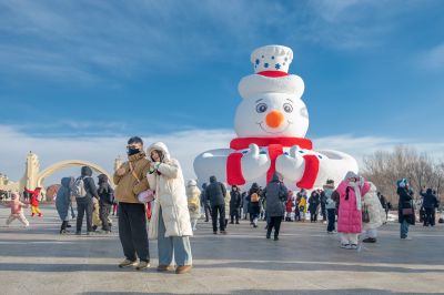太阳岛广场大雪人