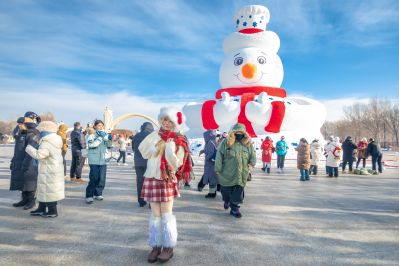 太阳岛广场大雪人
