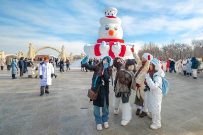 太阳岛广场大雪人