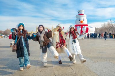 太阳岛广场大雪人