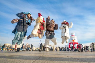 太阳岛广场大雪人