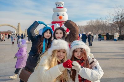 太阳岛广场大雪人
