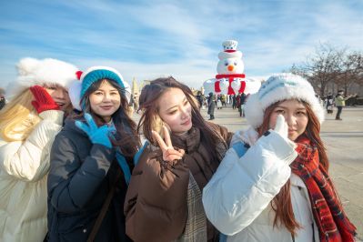 太阳岛广场大雪人