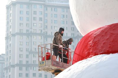 制作中的音乐厅大雪人