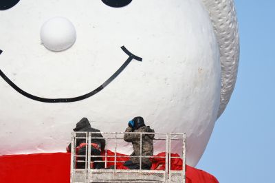 制作中的音乐厅大雪人