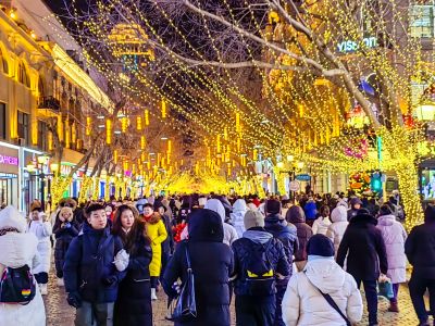 中央大街夜晚游人