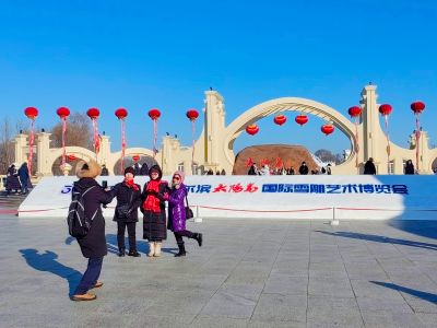 太阳岛雪博会雪雕制作中