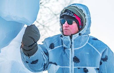 太阳岛雪博会国际雪雕比赛外国选手比赛制作中（1月8日）