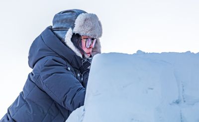 太阳岛雪博会国际雪雕比赛外国选手比赛制作中（1月8日）