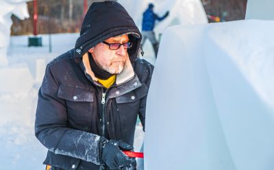 太阳岛雪博会国际雪雕比赛外国选手比赛制作中（1月8日）