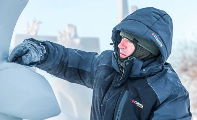 太阳岛雪博会国际雪雕比赛外国选手比赛制作中（1月8日）