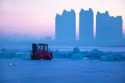 清晨的松花江 （1月份照片）采冰现场 切冰