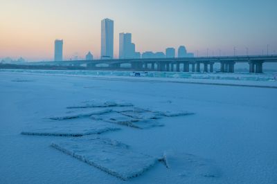 清晨的松花江 （1月份照片）采冰现场 残冰