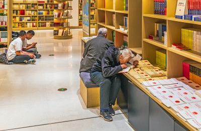 南岗新华书店读书