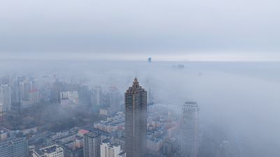 晨雾中的城市