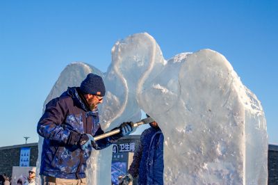 冰雪大世界 国际冰雕比赛比赛中