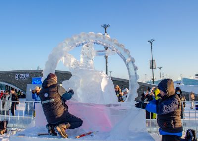 冰雪大世界 国际冰雕比赛比赛中