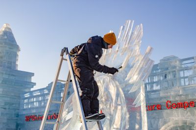冰雪大世界 国际冰雕比赛比赛中