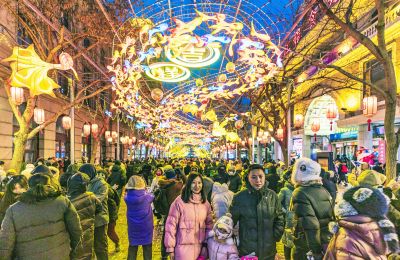 中央大街夜景游客如织（1月30日） 