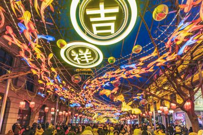中央大街夜景游客如织（1月30日） 