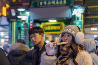 冬季中央大街夜晚游客