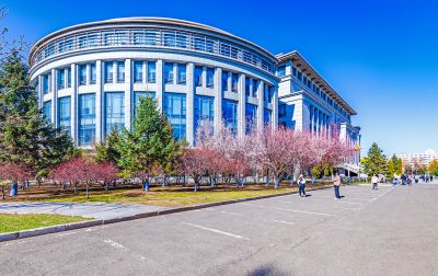 哈尔滨工程大学的春花盛开 
