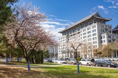 春季哈尔滨工程大学春花盛开