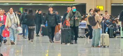 五一假期哈尔滨火车站人流