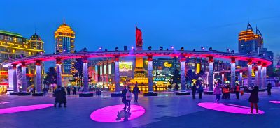 4月春季雨中防洪纪念塔