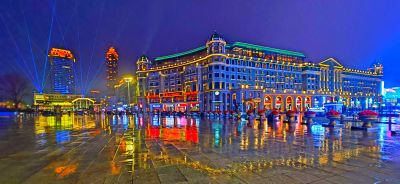 4月春季雨中防洪纪念塔