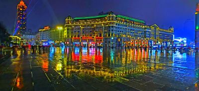 4月春季雨中防洪纪念塔