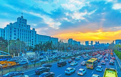 和兴路东北林业大学春日晚霞 晚高峰车流 （四月）