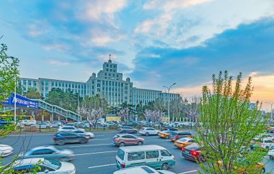 和兴路东北林业大学春日晚霞 晚高峰 （四月）