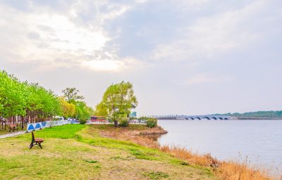 春到长岭湖 